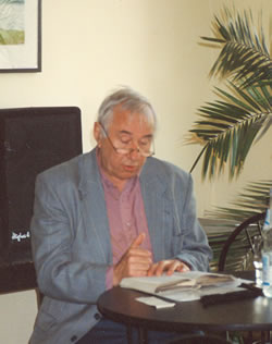Gerhard Holtz Baumert liest im Klub Kiste aus seinem Erinnerungsbuch &raquo;Die pucklige Verwandtschaft&laquo; (1994)